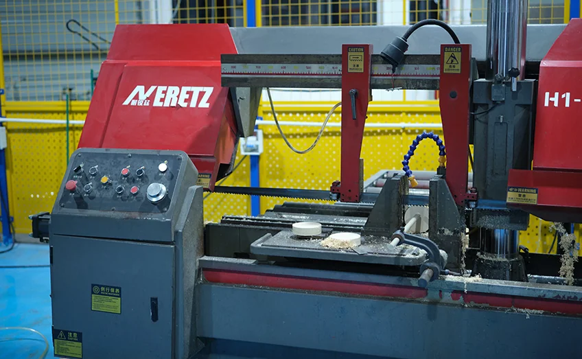 Automatic engineering plastic rod cutting machine